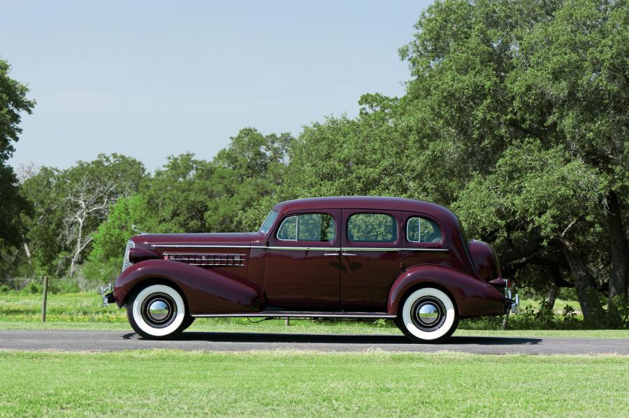  Cadillac Series 70 Fleetwood Touring Sedan 1936 года  (фото 19 из 22)